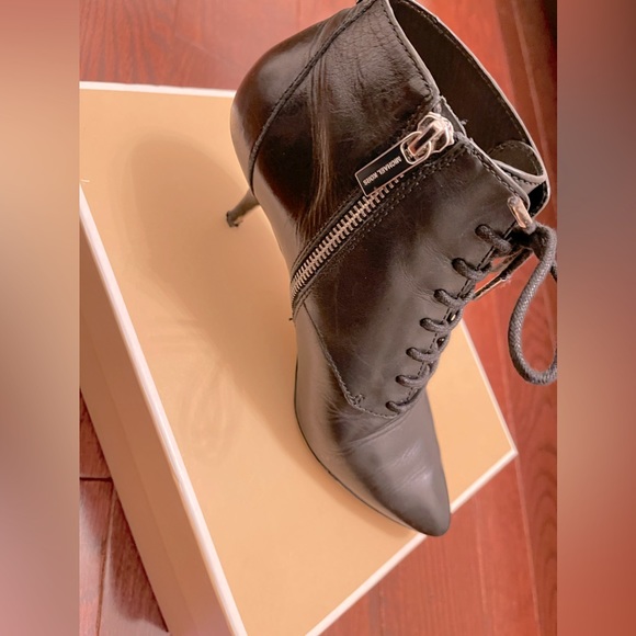Michael Kors Talulah booties size 7 leather low heel - Picture 3 of 10
